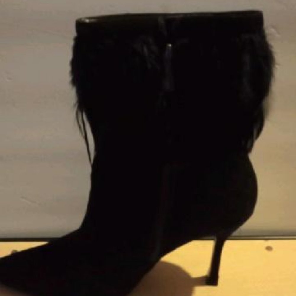 Shoes - Picture 2 of 7